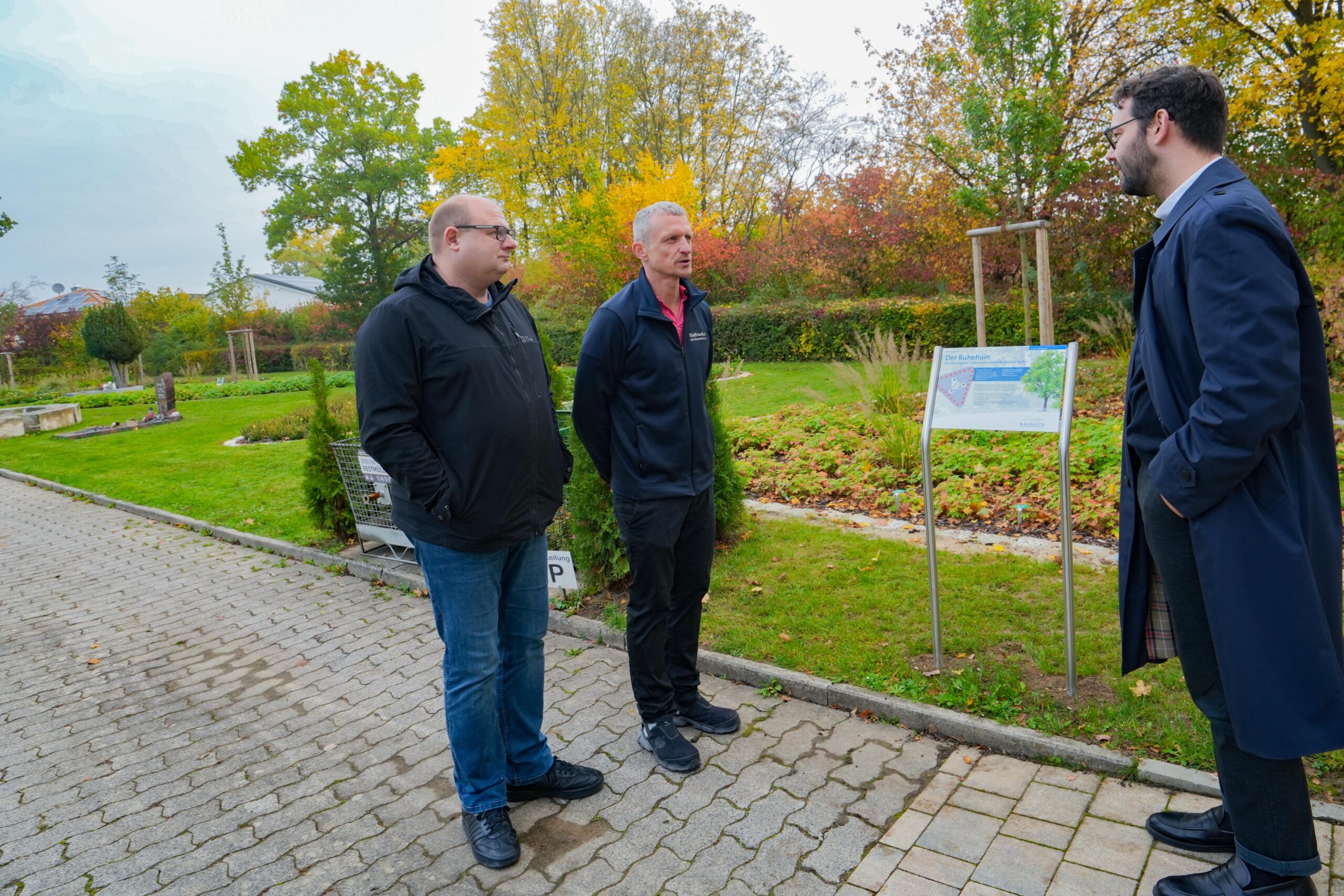 Neuer Ruhehain auf dem Bayreuther Südfriedhof eröffnet naturnahe Bestattungsmöglichkeit